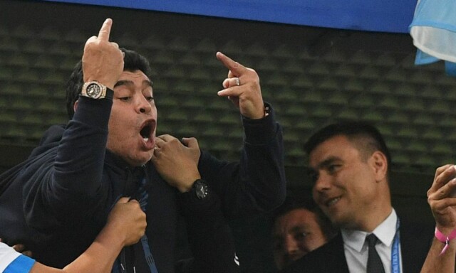 Maradona klikket, sov og viste fingeren